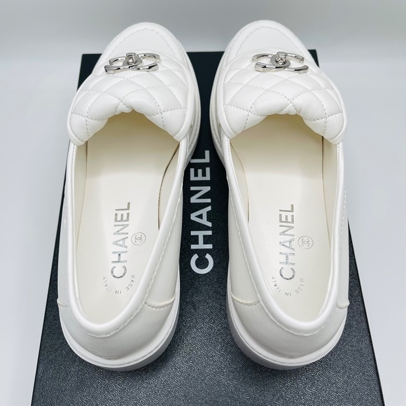 ❌❌ SOLD Chanel NIB Loafers White Leather Quilted Silver Turnlock CC Logo - Picture 9 of 12